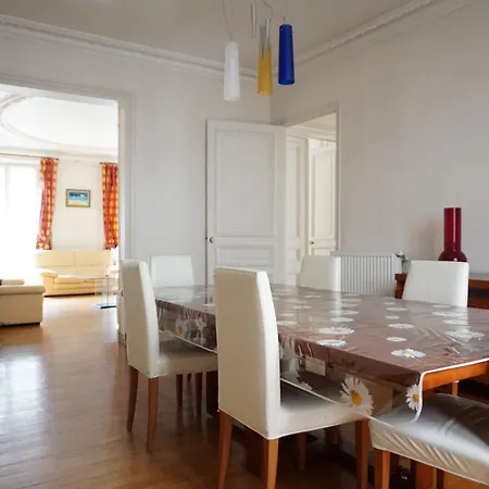 Apartment Avenue D'iena - 16 *